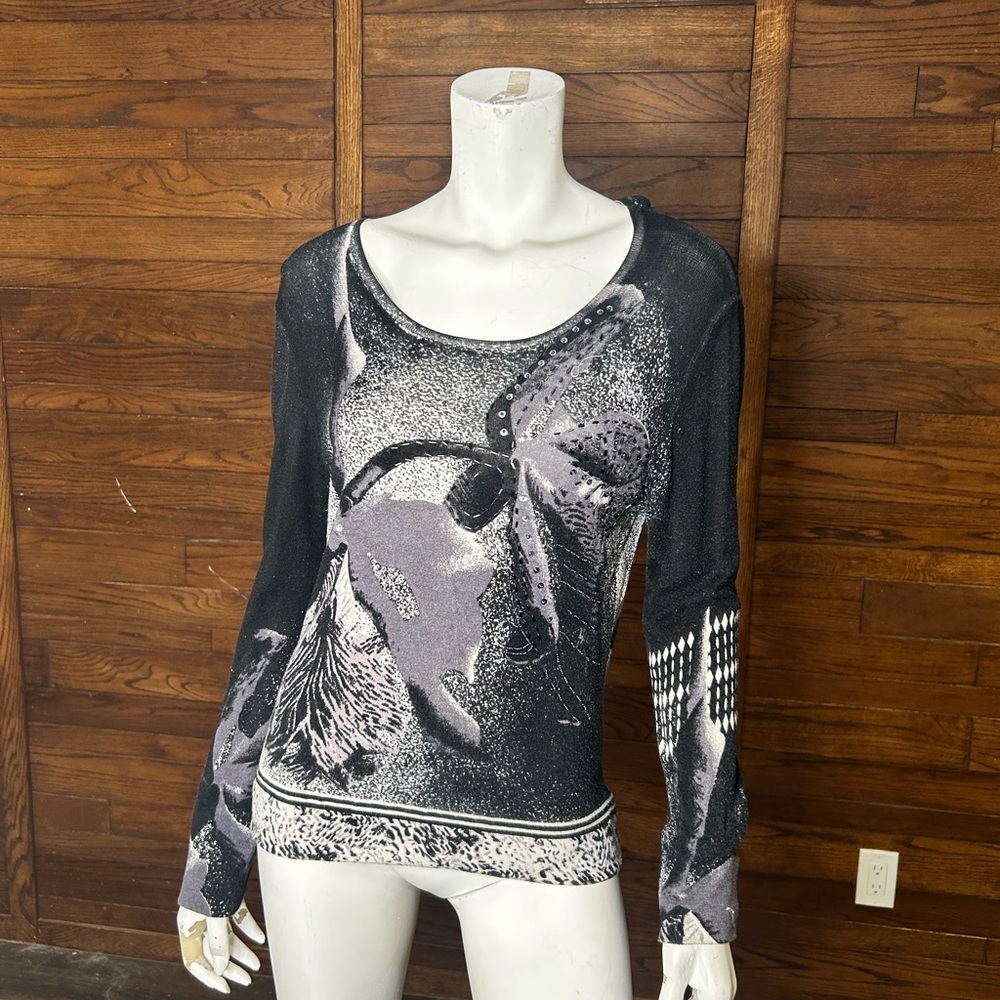 Modern Time size medium bead, and sequin design long sleeve T shirt stretch